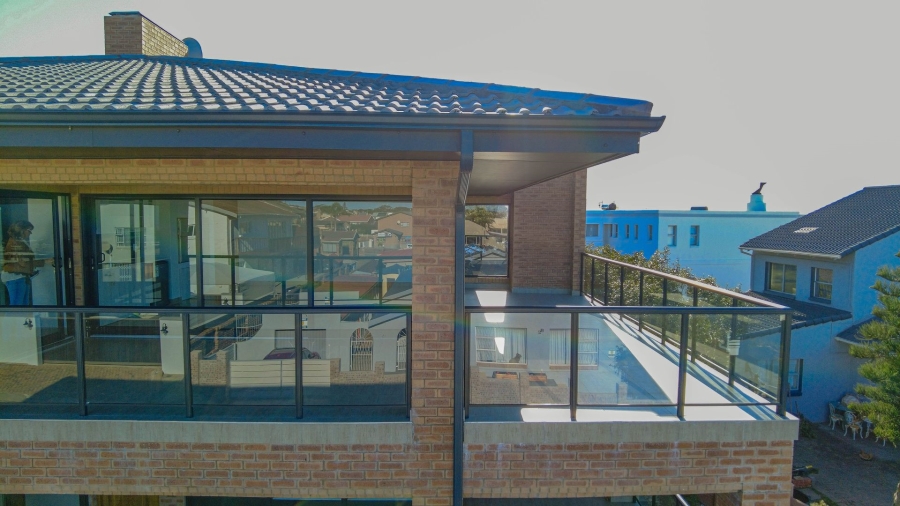 4 Bedroom Property for Sale in Wavecrest Eastern Cape